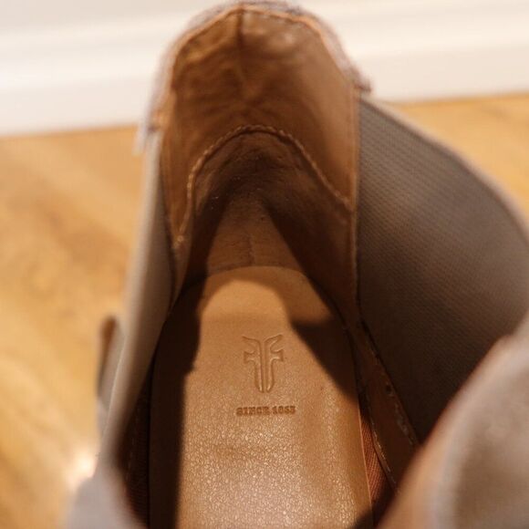 FRYE Mallory Chelsea Suede Leather boots taupe pull on booties fall heel 7.5 - Picture 10 of 11